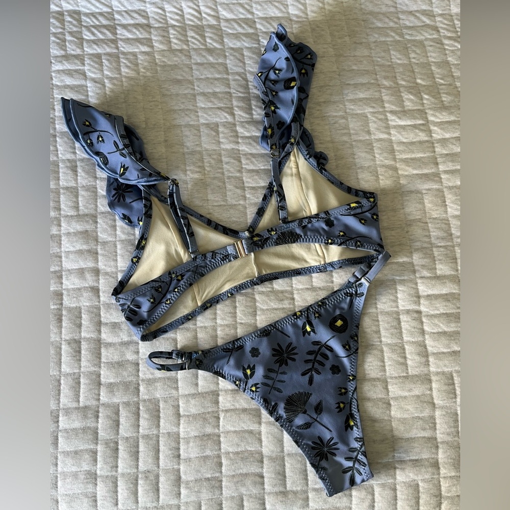 Stylish Blue Patterned Bikini TOP - Picture 2 of 4